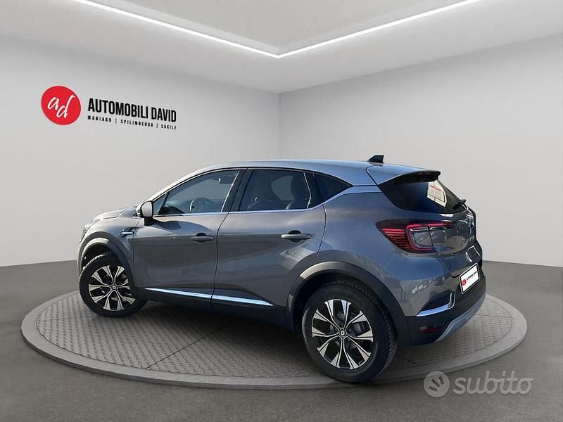 Usata Renault Captur Techno 91 CV (66 kW) 2024 Grigio  argento SUV