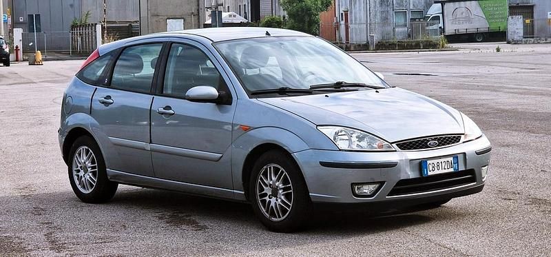 Usata Ford Focus Ghia 100 CV (73 kW) 2002 Grigio Station wagon