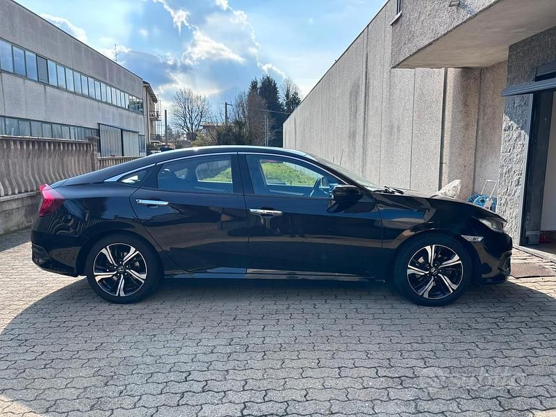 Usata Honda Civic Elegance 120 CV (88 kW) 2019 Nero Berlina