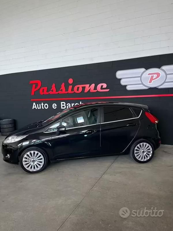 Usata Ford Fiesta 97 CV (71 kW) 2009 Nero Utilitaria