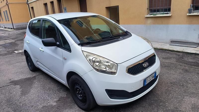 Usata Kia Venga Active 89 CV (65 kW) 2013 Bianco Utilitaria