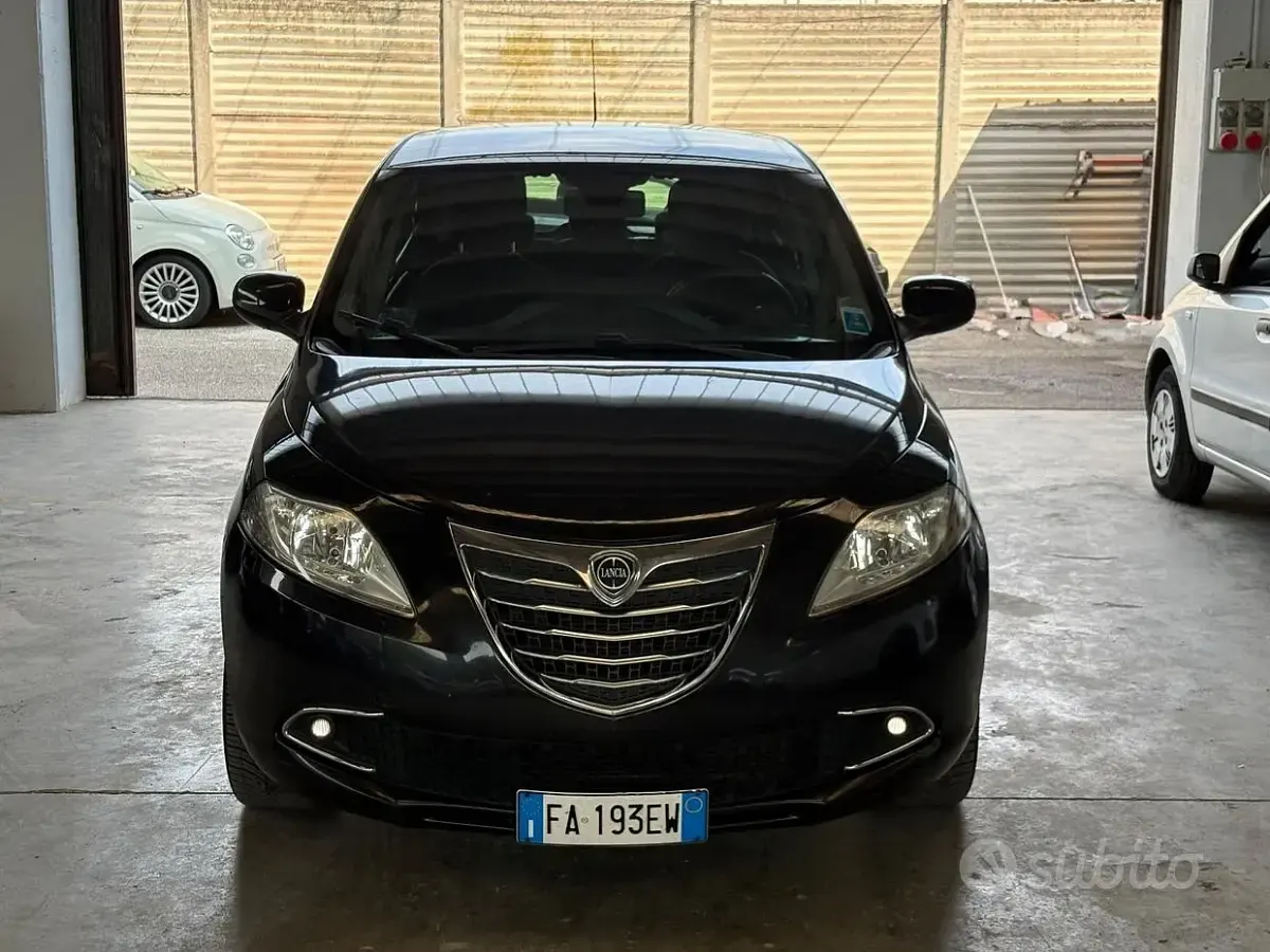 Usata Lancia Ypsilon 69 CV (50 kW) 2015 Nero Utilitaria