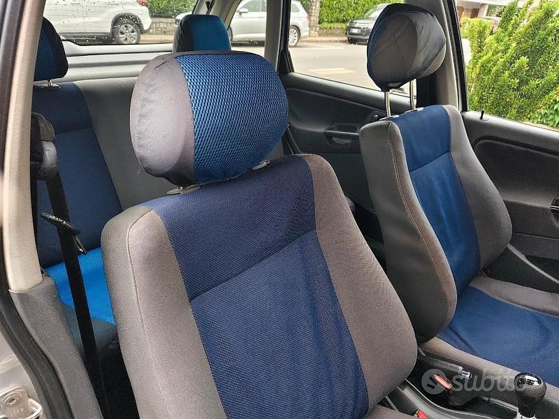 Usata Seat Ibiza 75 CV (55 kW) 2004 Grigio Utilitaria
