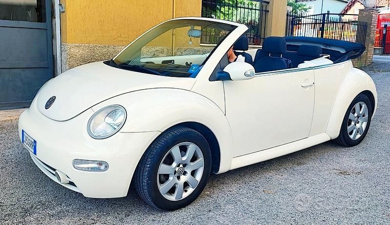 Usata VW New Beetle 102 CV (75 kW) 2004 Bianco Utilitaria
