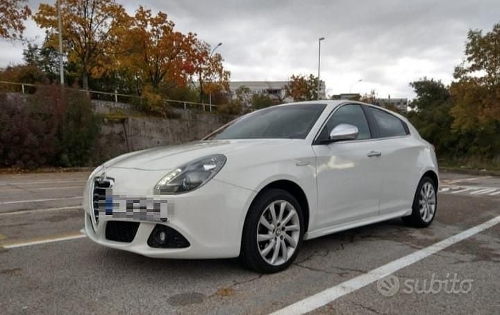 Bianco Usata 2011 Alfa Romeo Giulietta Progression Tre volumi | 4190 € (Buon prezzo) - Immagine 1/4