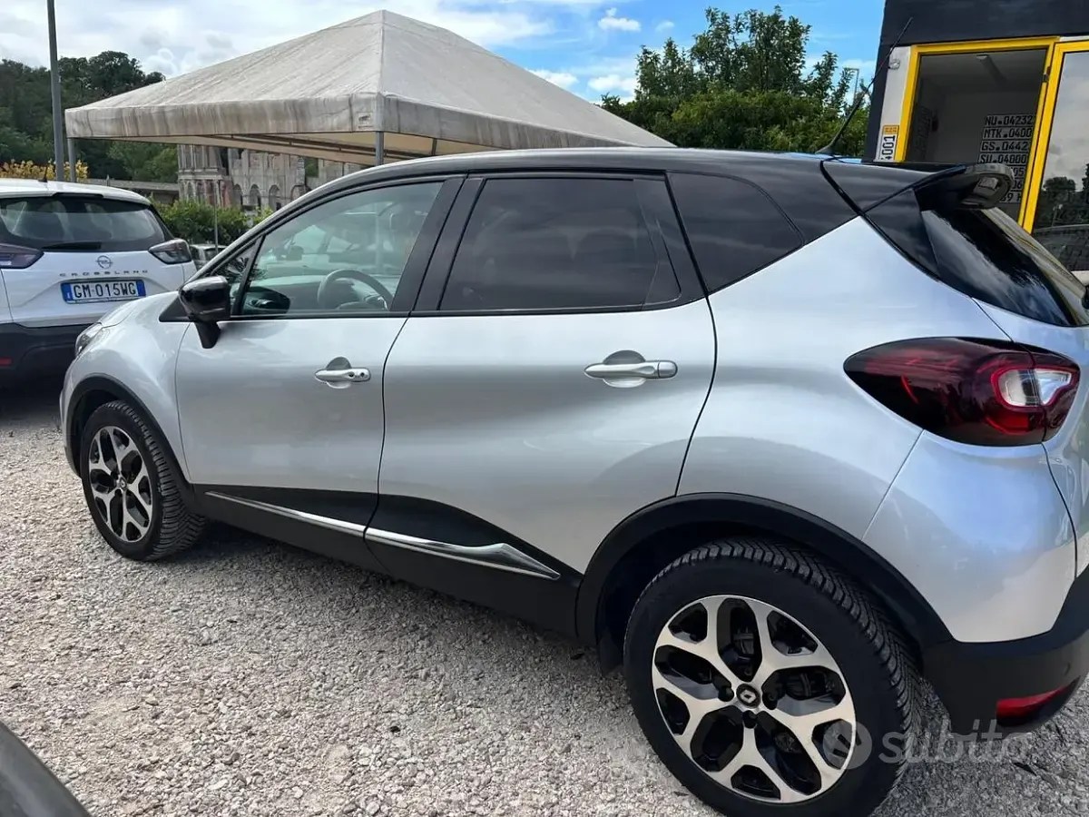 Usata Renault Captur Initiale Paris 90 CV (66 kW) 2018 Grigio SUV