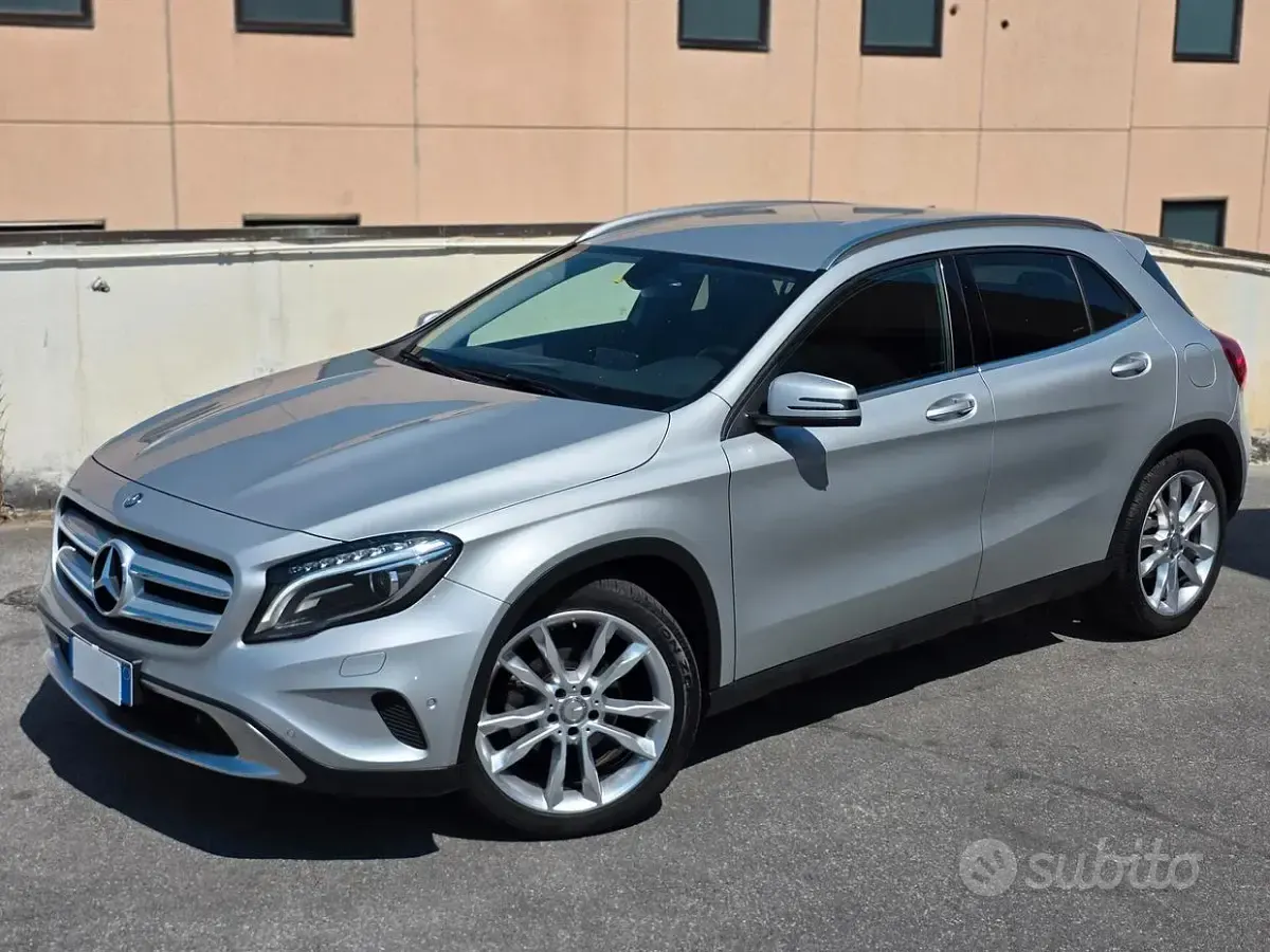 Usata Mercedes GLA200 136 CV (100 kW) 2015 Grigio SUV