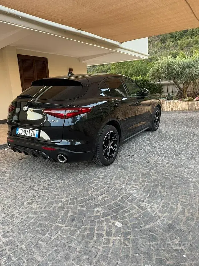 Usata Alfa Romeo Stelvio 160 CV (117 kW) 2021 Nero SUV