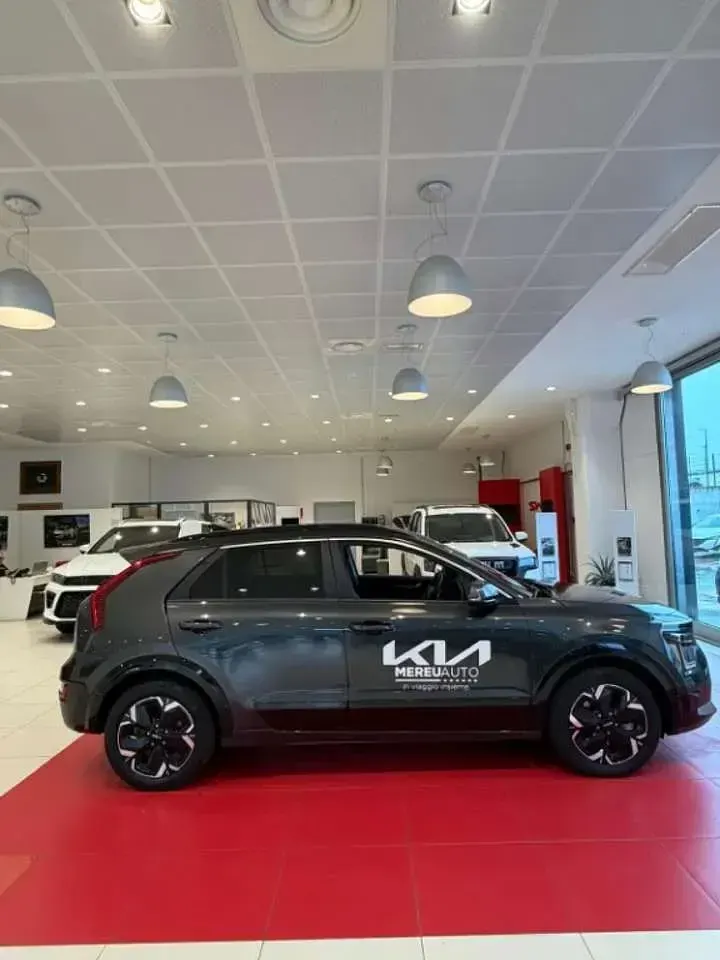 Käytetty Kia e-Niro 150 kW (204 HP) 2023 Harmaa Katumaasturi