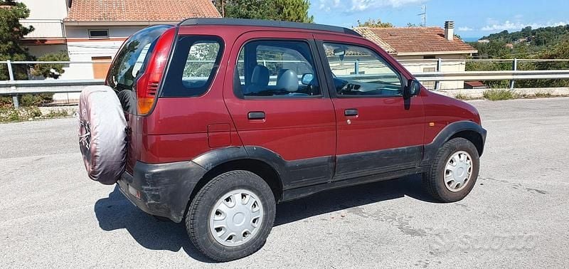 Usata Daihatsu Terios 83 CV (61 kW) 2000 Rosso SUV