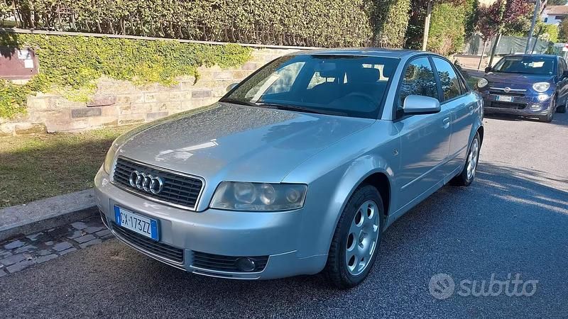 Begagnad Audi A4 Ambiente 131 HK (96 kW) 2003 Grå Sedan