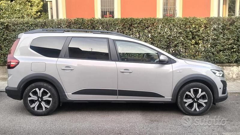 Usata Dacia Jogger 91 CV (66 kW) 2023 Grigio Monovolume
