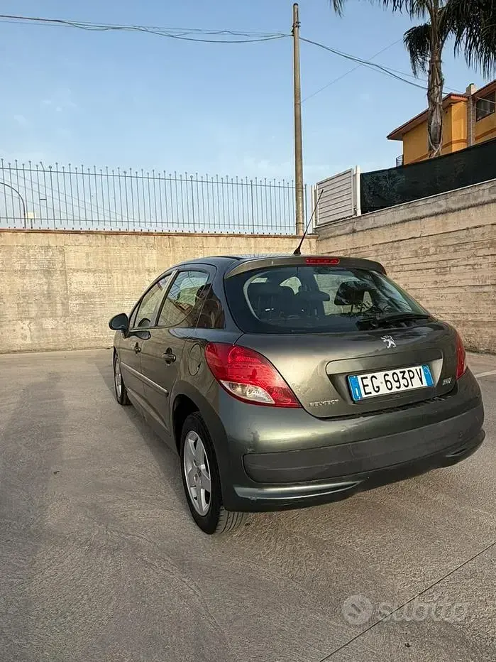 Usata Peugeot 207 68 CV (50 kW) 2011 Berlina