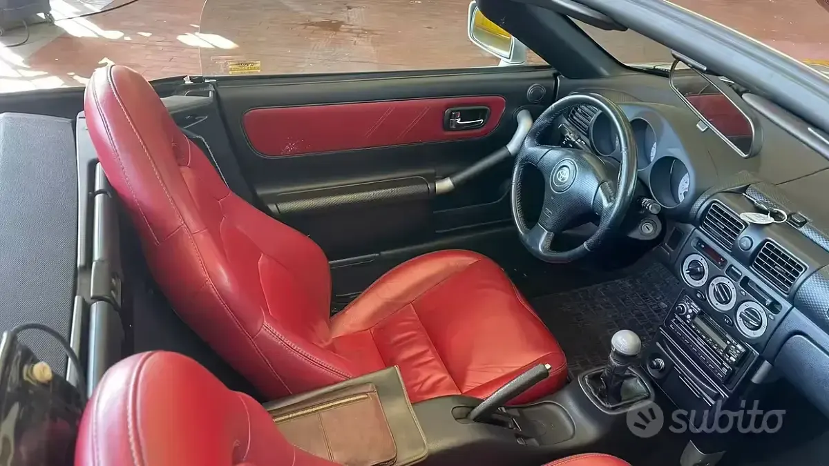 Second-hand Toyota MR2 140 CP (102 kW) 2002 Gri Cabrio