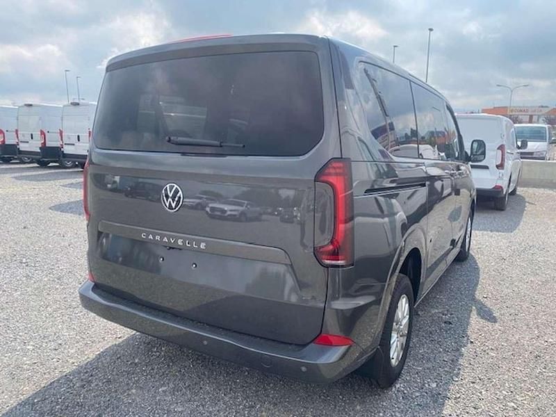 Nuova VW Caravelle Life 150 CV (110 kW) 2026 Graphite dust metallizzato Furgone