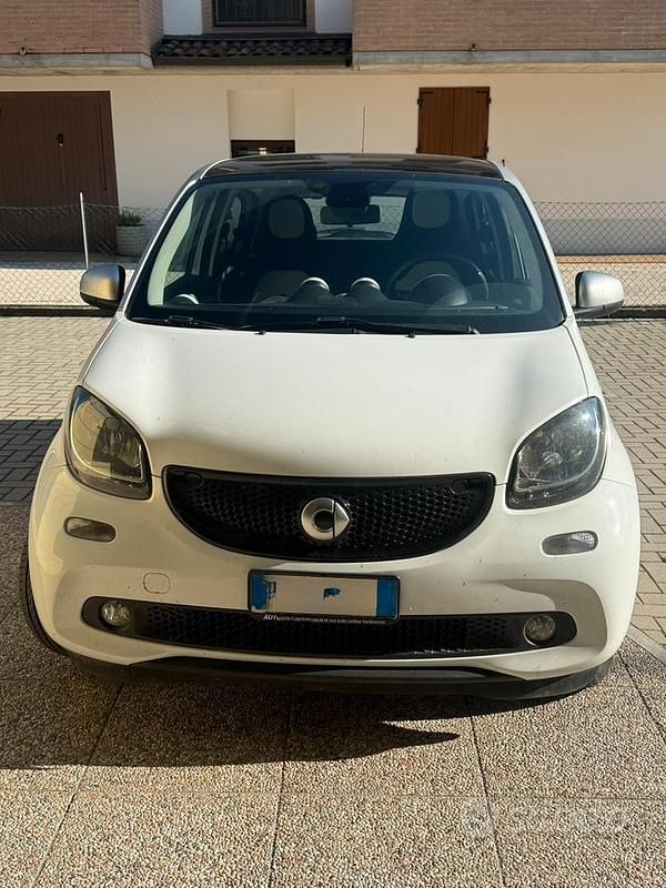 Usata Smart ForFour 75 CV (55 kW) 2016 Bianco Utilitaria