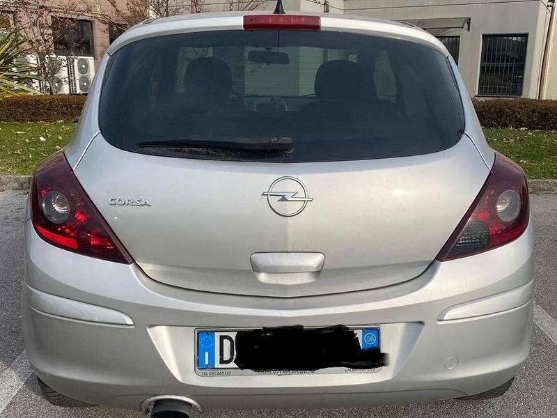Usata Opel Corsa Sport 90 CV (66 kW) 2008 Argento Berlina