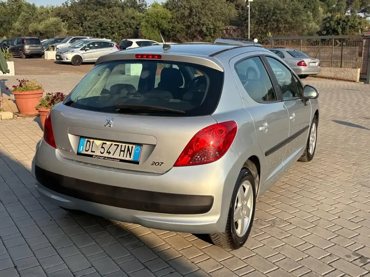 Usata Peugeot 207 73 CV (53 kW) 2007 Argento Berlina