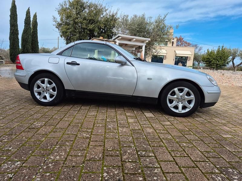 Usata Mercedes SLK200 136 CV (100 kW) 1999 Argento Cabrio