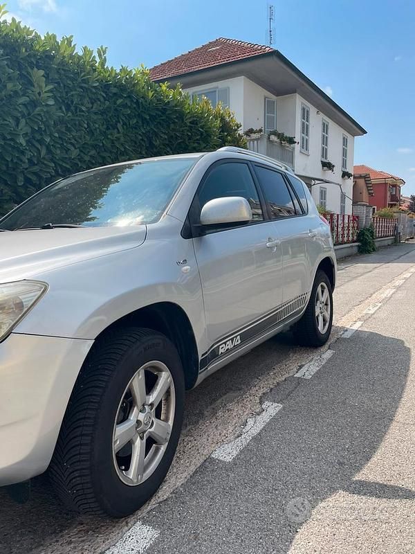 Usata Toyota RAV4 128 CV (94 kW) 2008 SUV