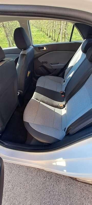 Usata Hyundai i20 Style 84 CV (61 kW) 2015 Utilitaria