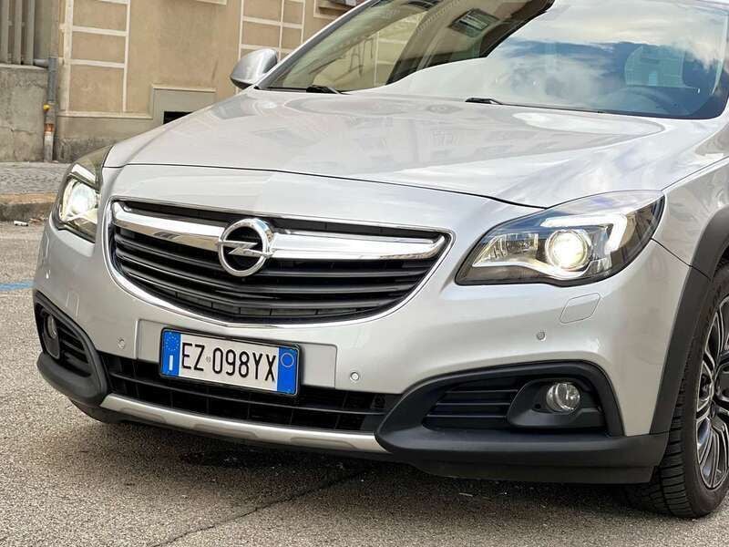 Gebraucht Opel Insignia Country Tourer 194 PS (142 kW) 2015 Silber Kombi