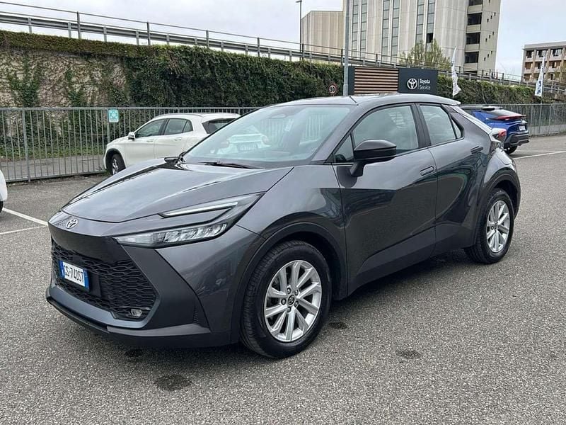 Usata Toyota C-HR Active 140 CV (102 kW) 2024 Grigio SUV
