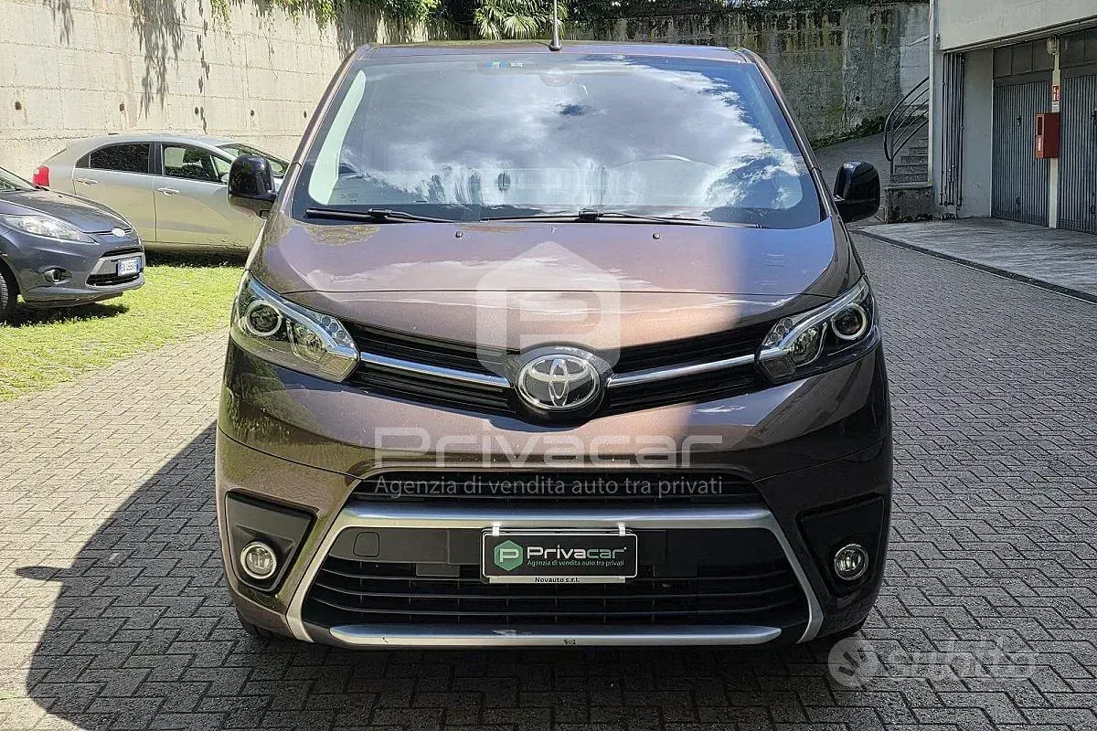 Usata Toyota Proace Verso Edition 180 CV (132 kW) 2023 Marrone Station wagon