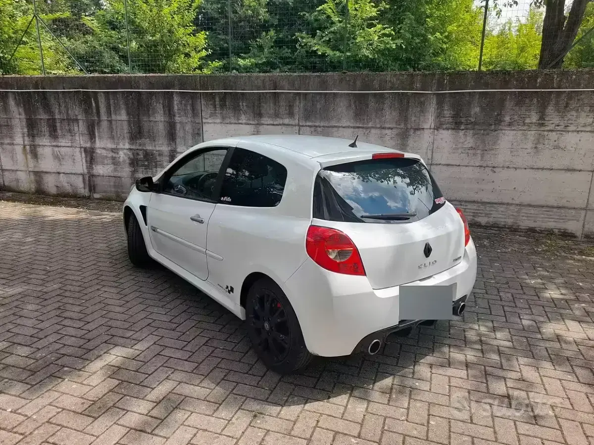 Usata Renault Clio IV R.S. 203 CV (149 kW) 2012 Bianco Berlina
