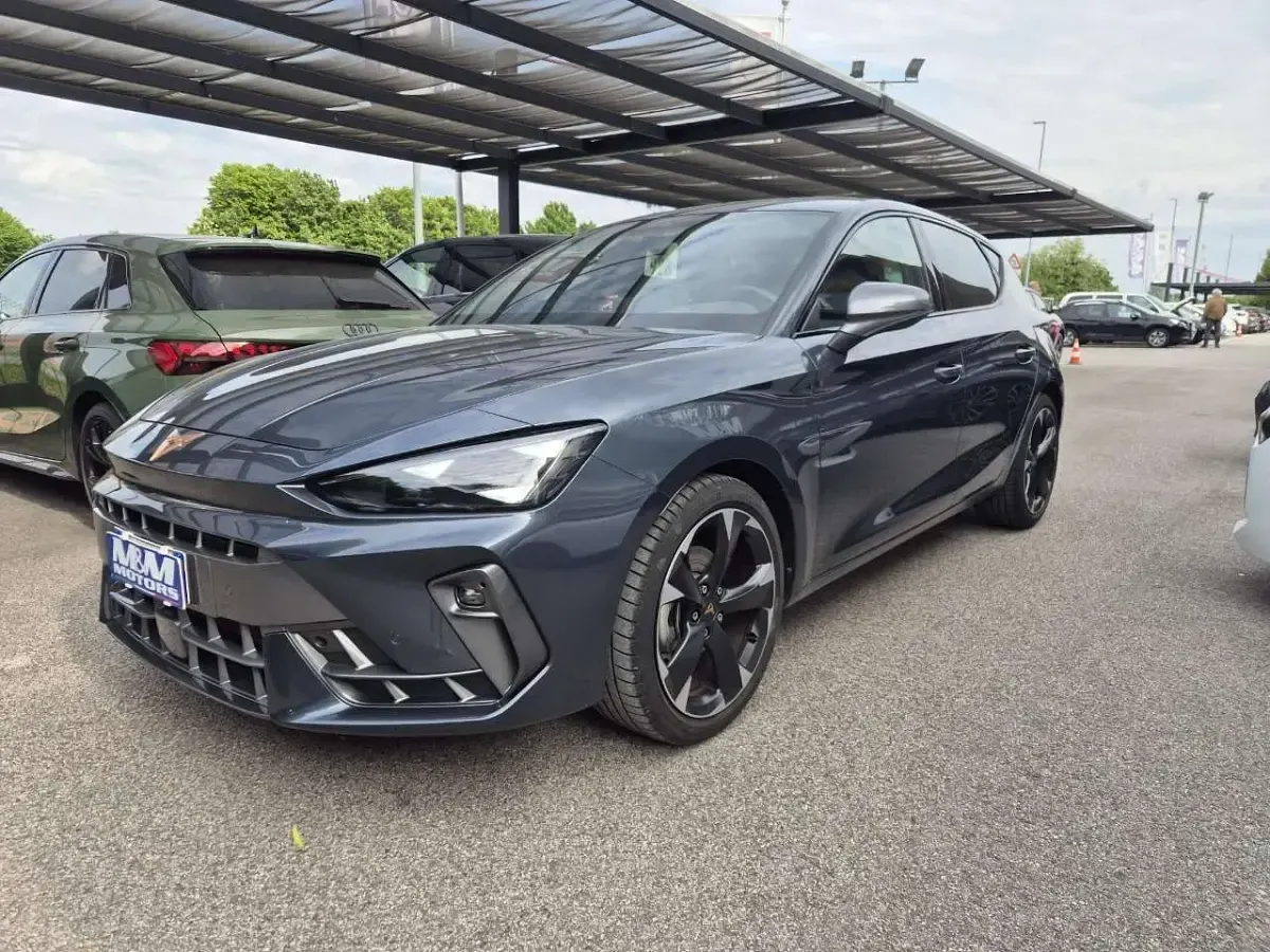 Usata Cupra Leon 150 CV (110 kW) 2025 Grigio Berlina
