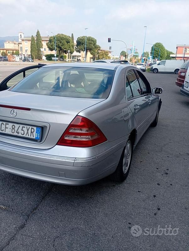 Usata Mercedes 220 2003 Grigio Berlina