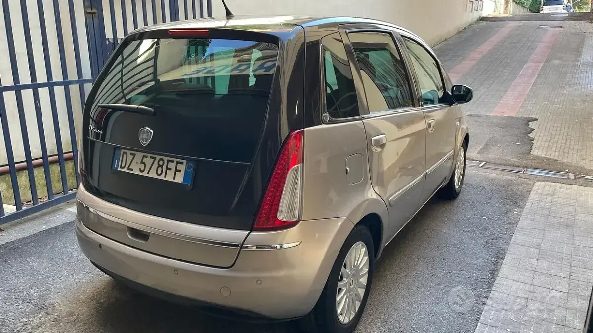 Usata Lancia Musa 95 CV (69 kW) 2009 Marrone Monovolume