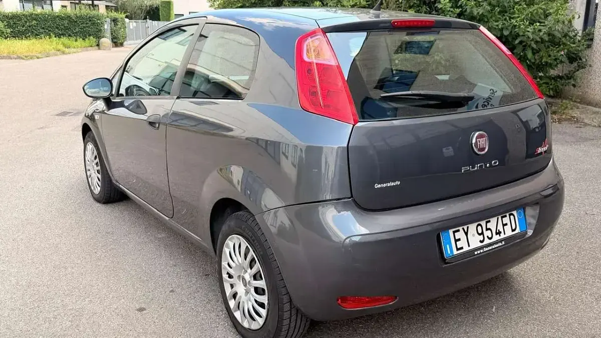 Usata Fiat Punto Street 75 CV (55 kW) 2015 Grigio Utilitaria