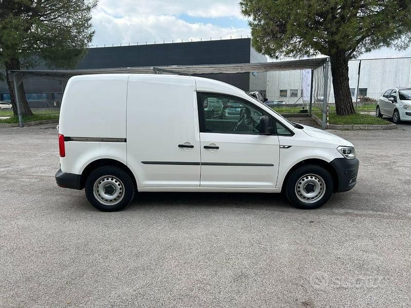 Usata VW Caddy 110 CV (80 kW) 2019 Bianco Monovolume