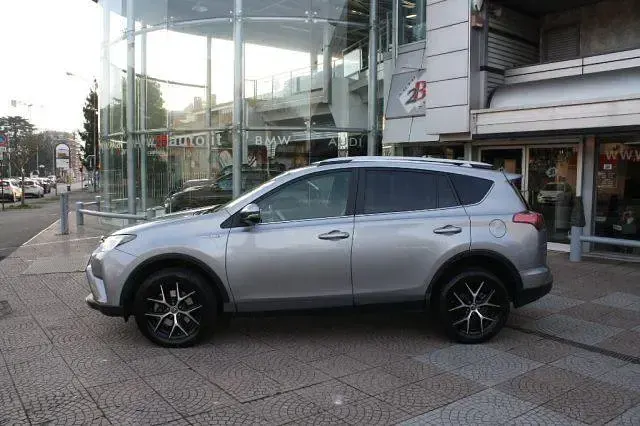 Begagnad Toyota RAV4 Hybrid Lounge 155 HK (114 kW) 2017 Grå SUV