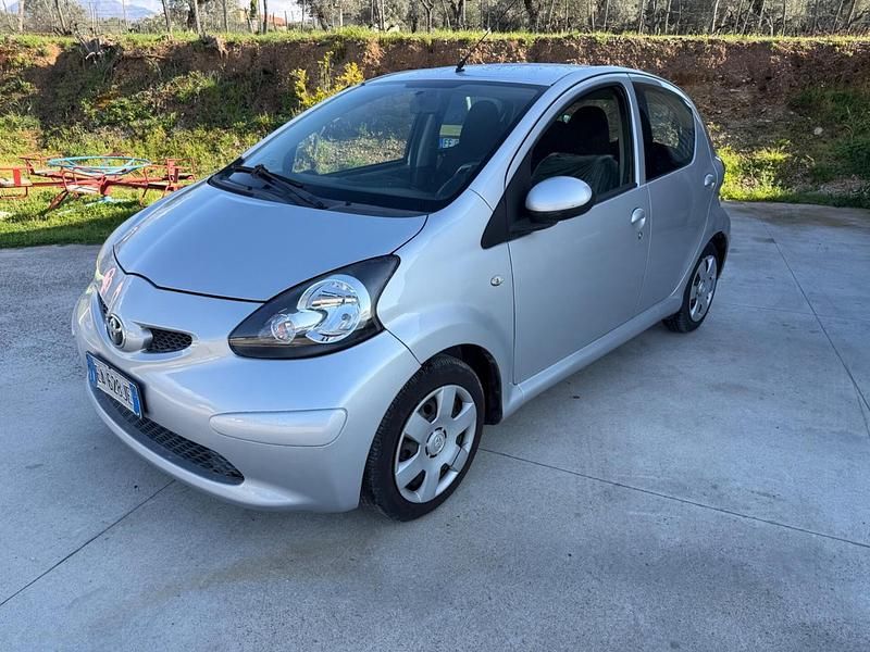 Usata Toyota Aygo 67 CV (49 kW) 2008 Argento Utilitaria