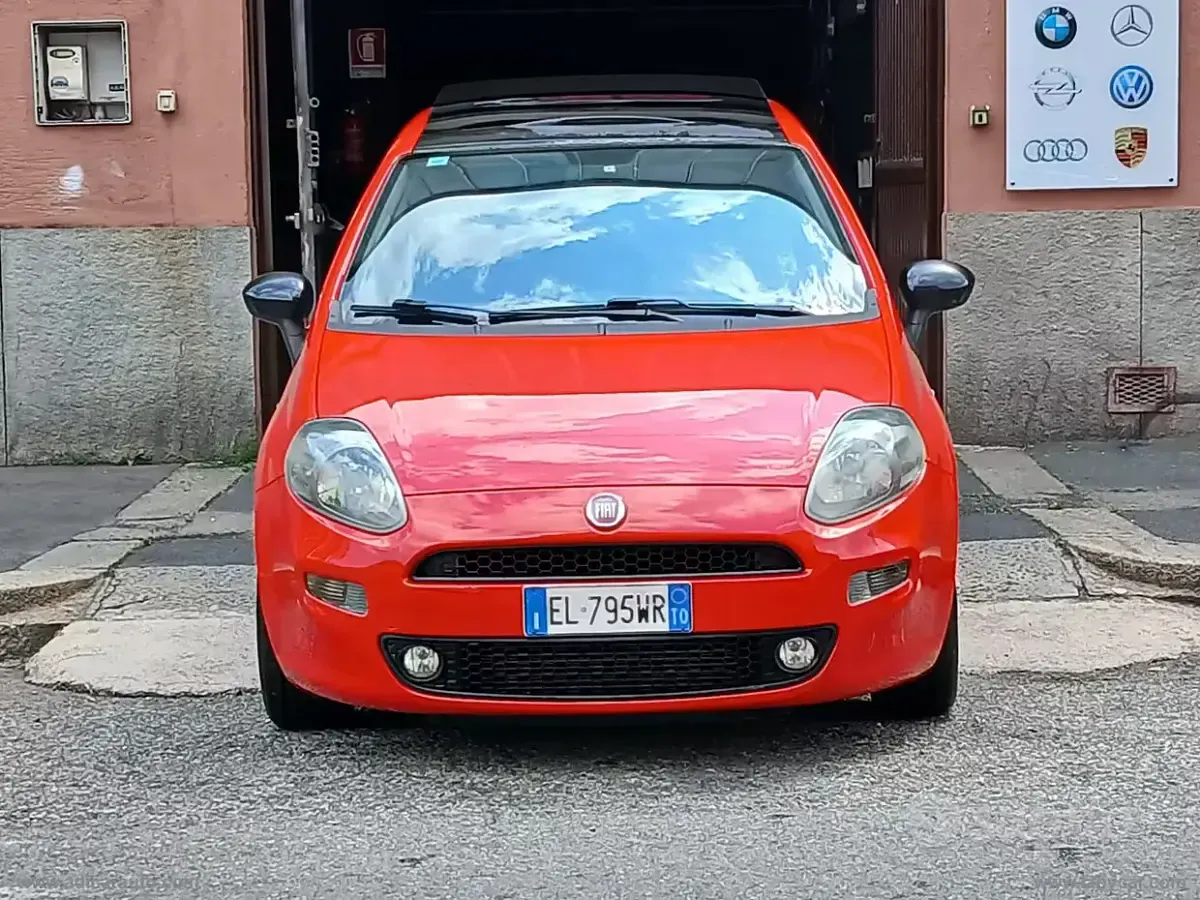 Usata Fiat Punto S 84 CV (61 kW) 2012 Rosso Utilitaria