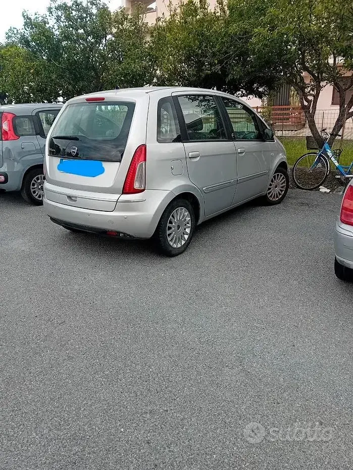 Usata Lancia Musa 95 CV (69 kW) 2012 Grigio Monovolume