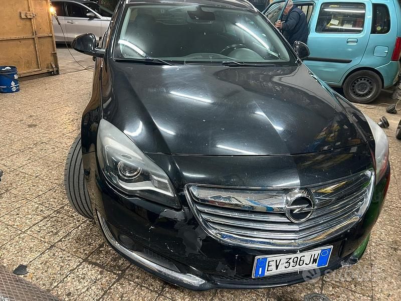 Usata Opel Insignia 140 CV (102 kW) 2014 Nero Station wagon