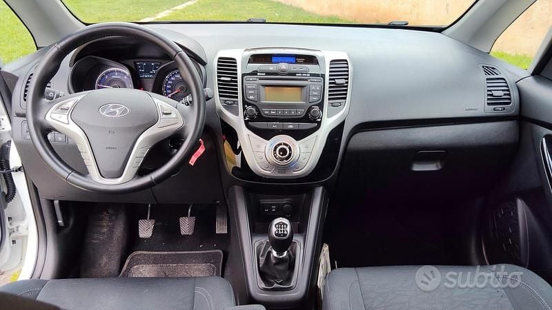 Usata Hyundai ix20 Comfort 90 CV (66 kW) 2016 Bianco Utilitaria