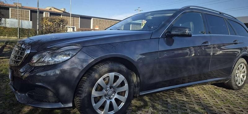 Usata Mercedes E300 Premium 204 CV (150 kW) 2014 Blu/azzurro Station wagon