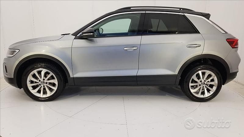 Usata VW T-Roc Life 110 CV (80 kW) 2023 Rosso SUV