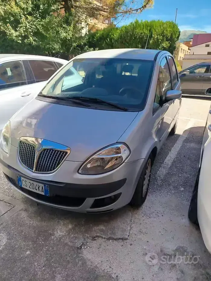 Usata Lancia Musa 69 CV (50 kW) 2009 Giallo Monovolume