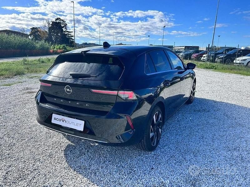 Usata Opel Astra Ultimate 131 CV (96 kW) 2022 Nero Berlina