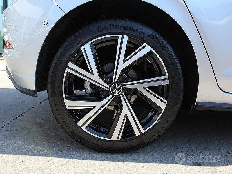 Usata VW Polo R-line 110 CV (80 kW) 2022 Argento met. Berlina