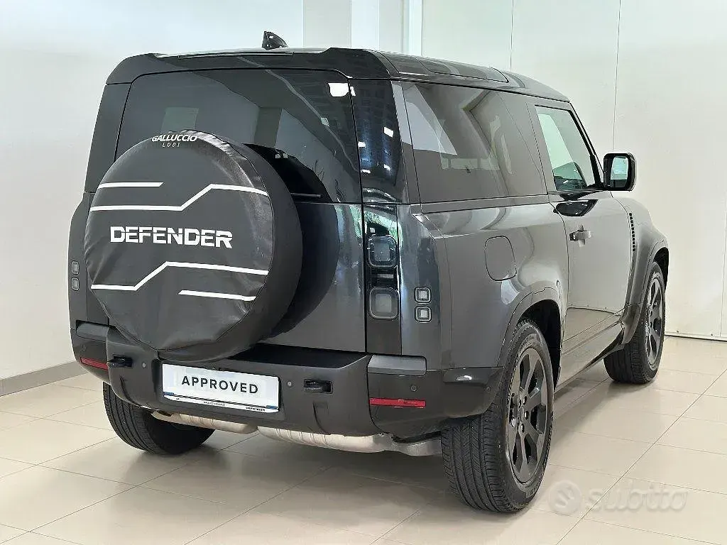 Usata Land Rover Defender SE Dynamic 200 CV (147 kW) 2025 Grigio SUV
