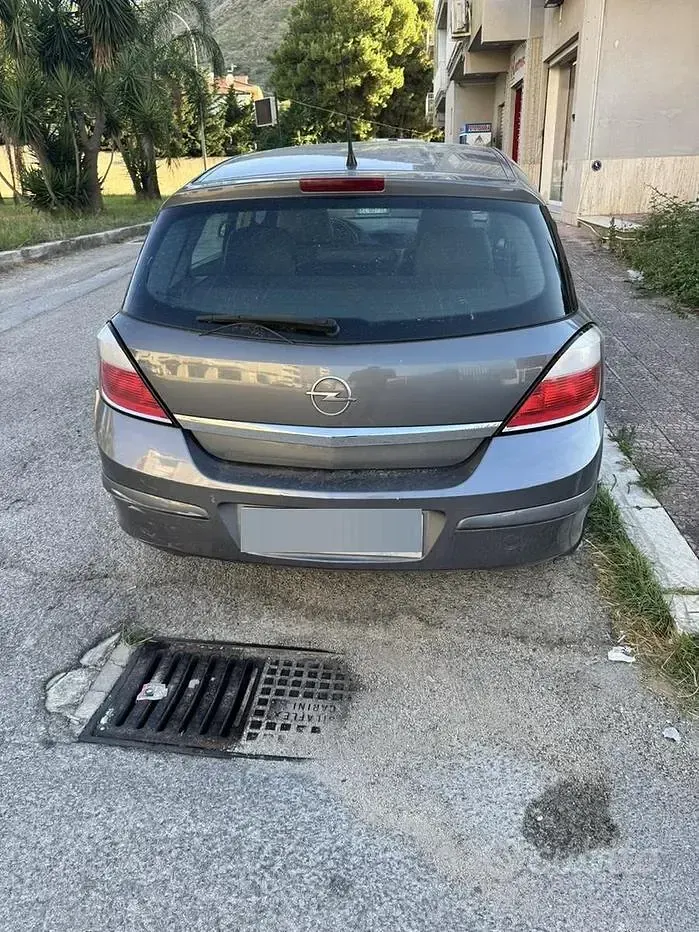 Usata Opel Astra Cosmo 101 CV (74 kW) 2005 Grigio Berlina