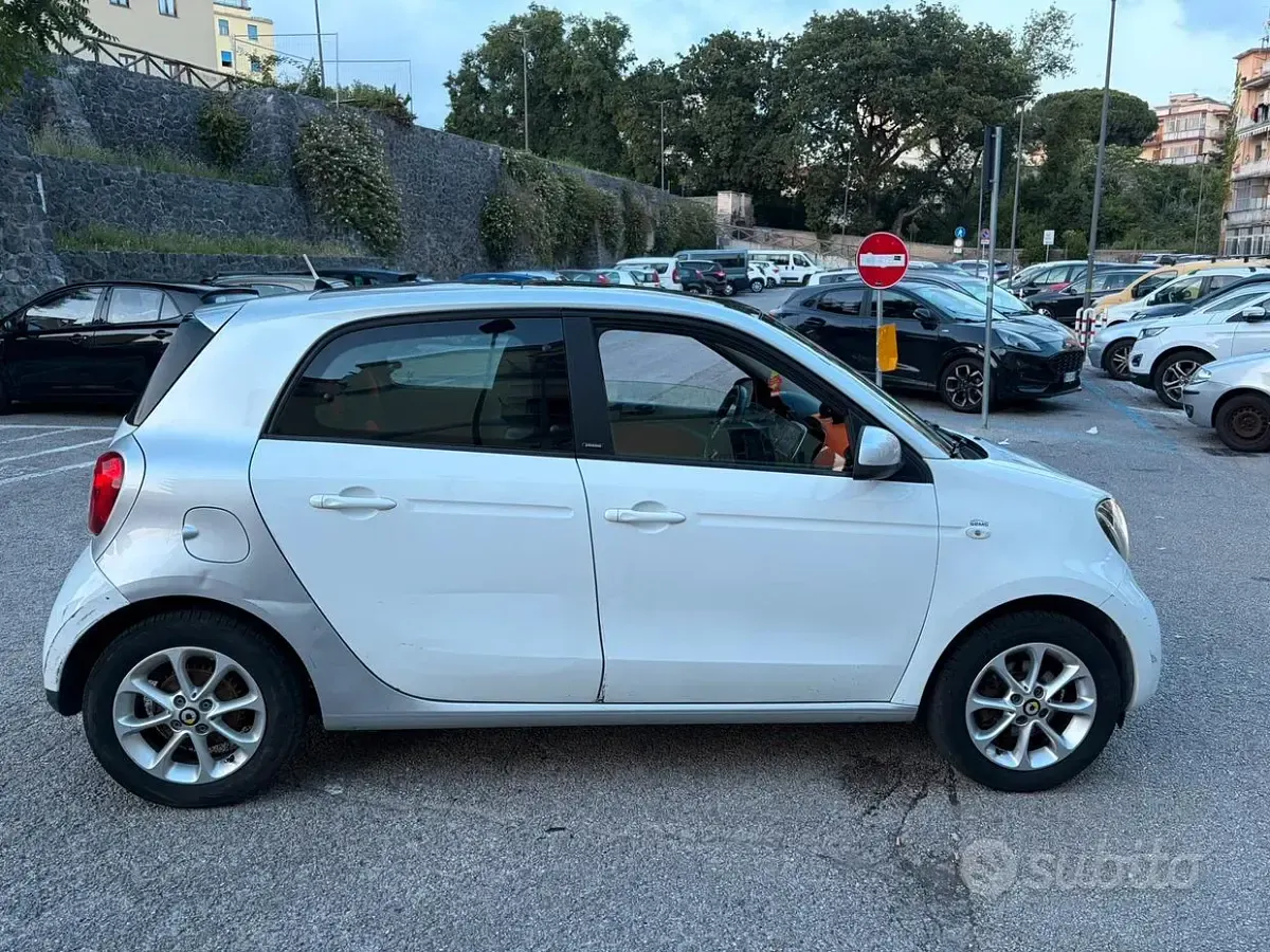 Usata Smart ForFour 71 CV (52 kW) 2015 Bianco Utilitaria