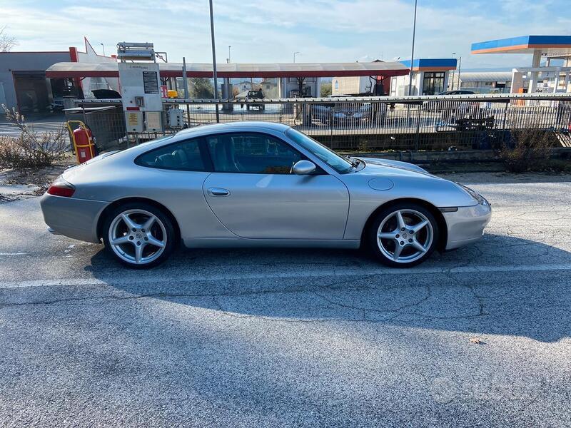 Usato 2000 Porsche 996 3.4 Benzin 300 CV (34.000 €)