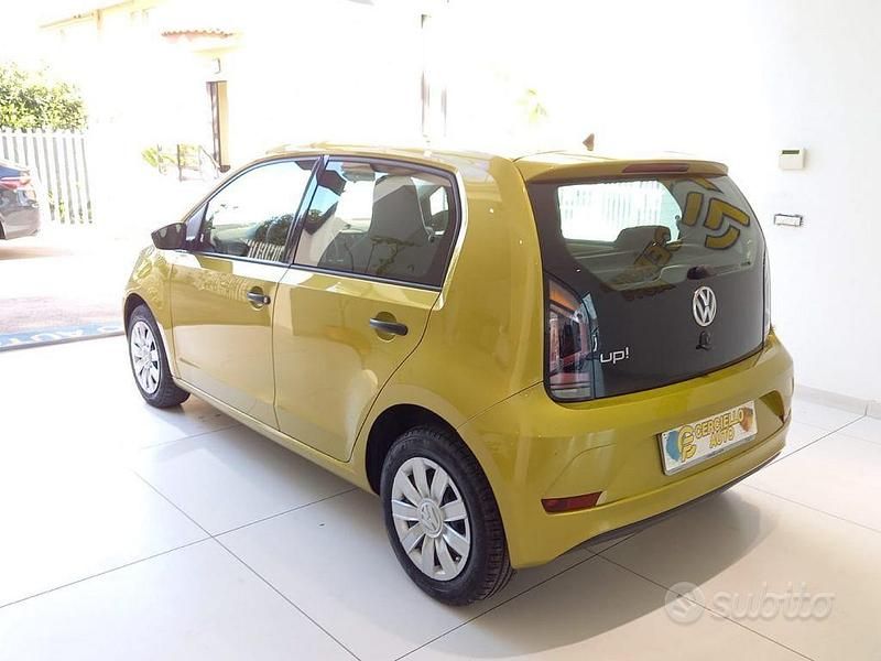 Usata VW up! move up! 60 CV (44 kW) 2018 Giallo pastello Utilitaria